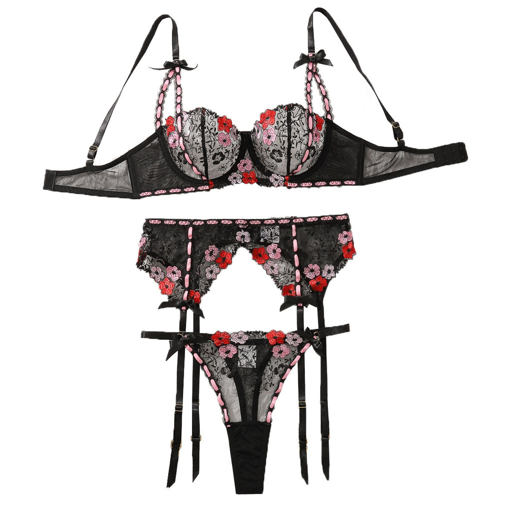 Completo di lingerie sexy con fiori ricamati.